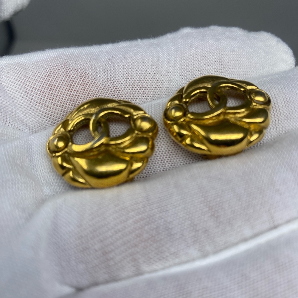 Chanel Vintage Round Gold CC Mark Hollow Type Earrings 80s - Picture 13 of 16